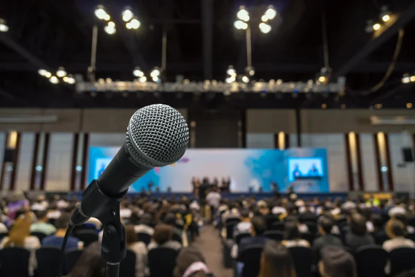 Palestra para empresários em um encontro do ACIA Conecta